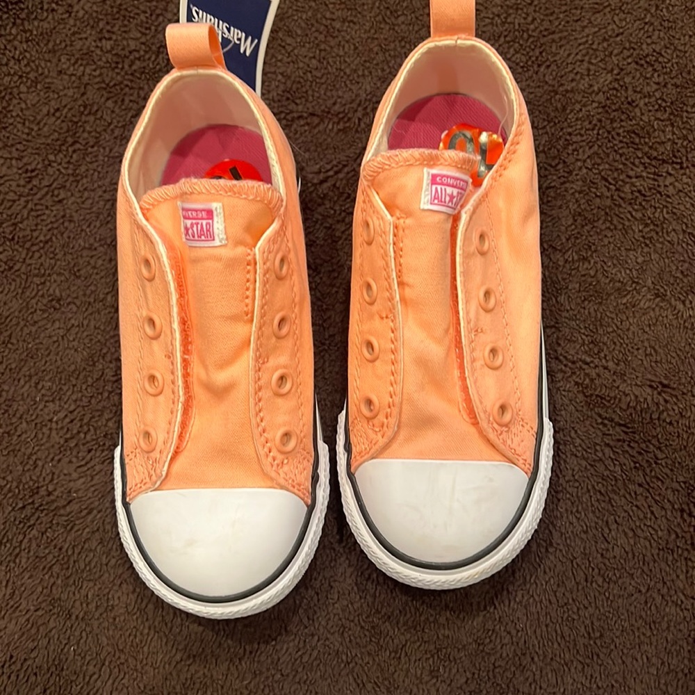 NWT converse peach color Velcro closure girls size 10